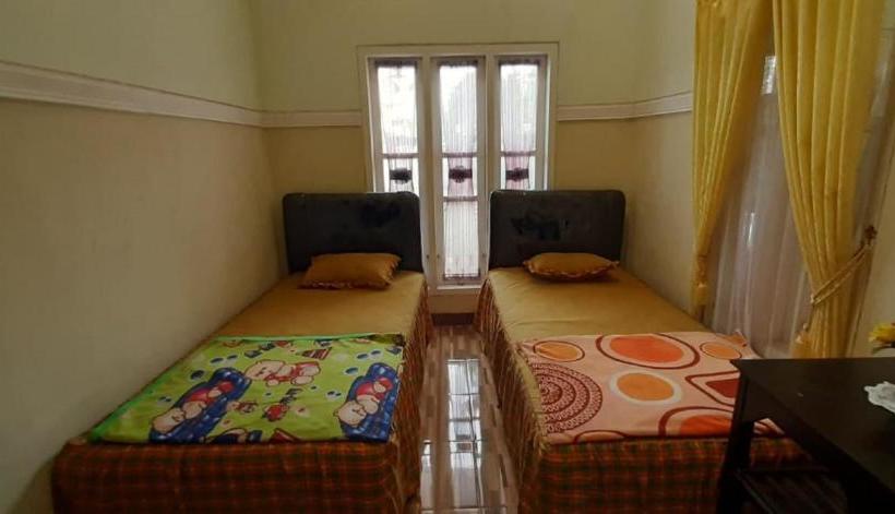 בית מלון כפרי Spot On 90184 Derisfa Homestay Syariah