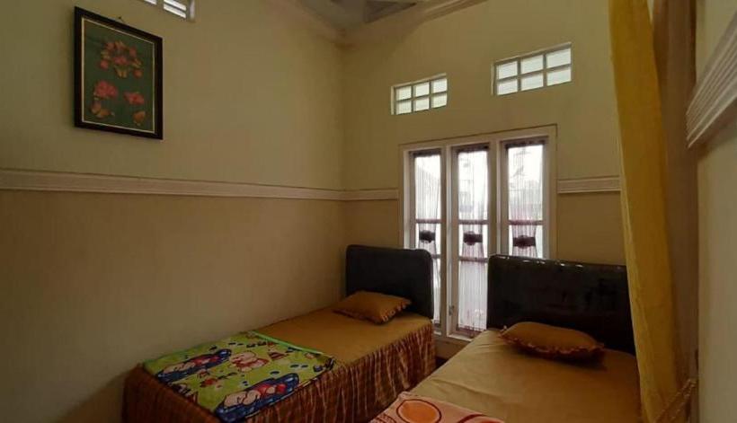 בית מלון כפרי Spot On 90184 Derisfa Homestay Syariah