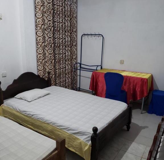 فندق Tharuka Rest Inn