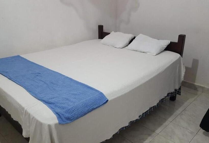 فندق Tharuka Rest Inn