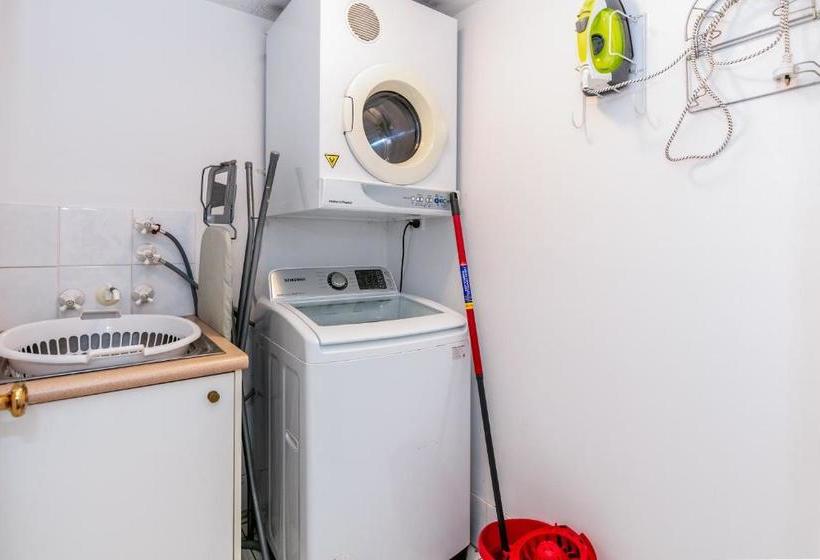 One Lux Stay In Surfers Paradise