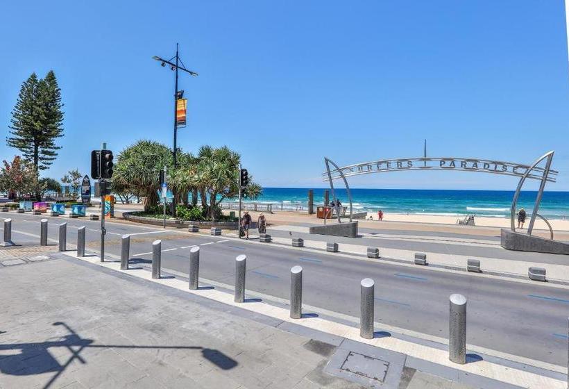 One Lux Stay In Surfers Paradise