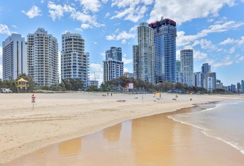 One Lux Stay In Surfers Paradise