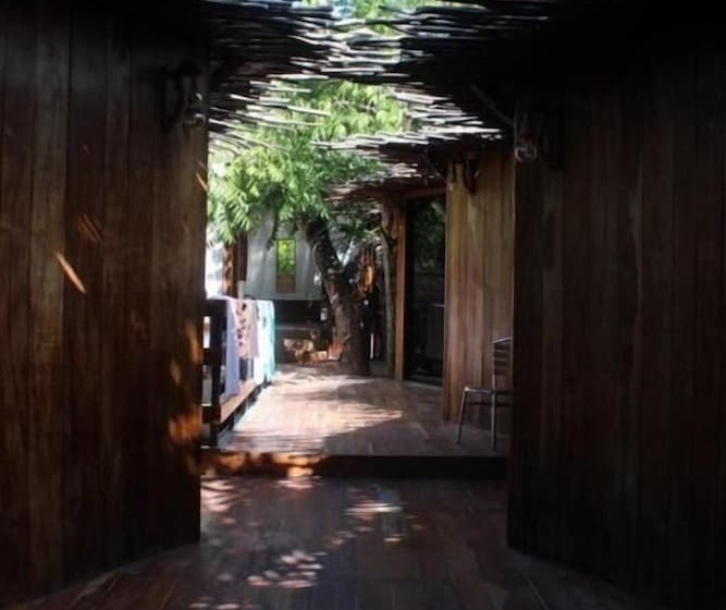 پانسیون Hostal Malakai Cabanas & Dorms