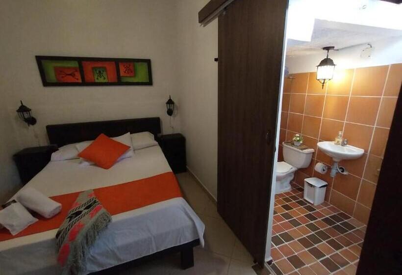 פנסיון Santander Aleman Hostel