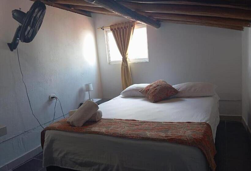 פנסיון Santander Aleman Hostel