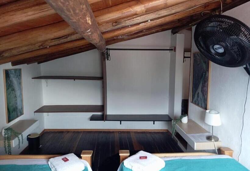 פנסיון Santander Aleman Hostel