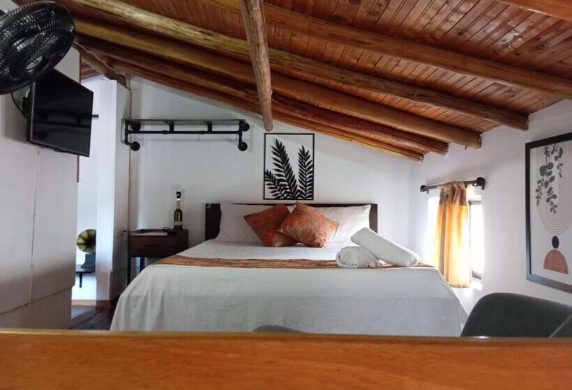 פנסיון Santander Aleman Hostel