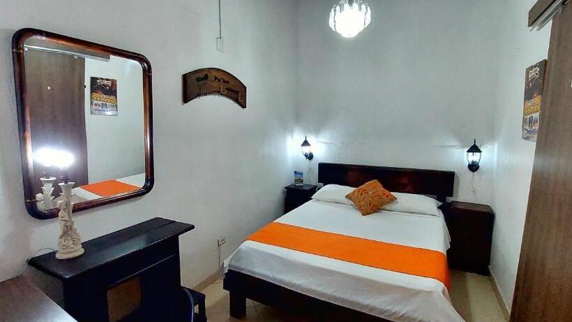 פנסיון Santander Aleman Hostel