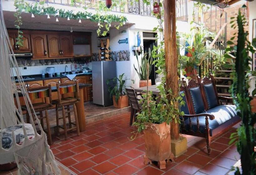 פנסיון Santander Aleman Hostel