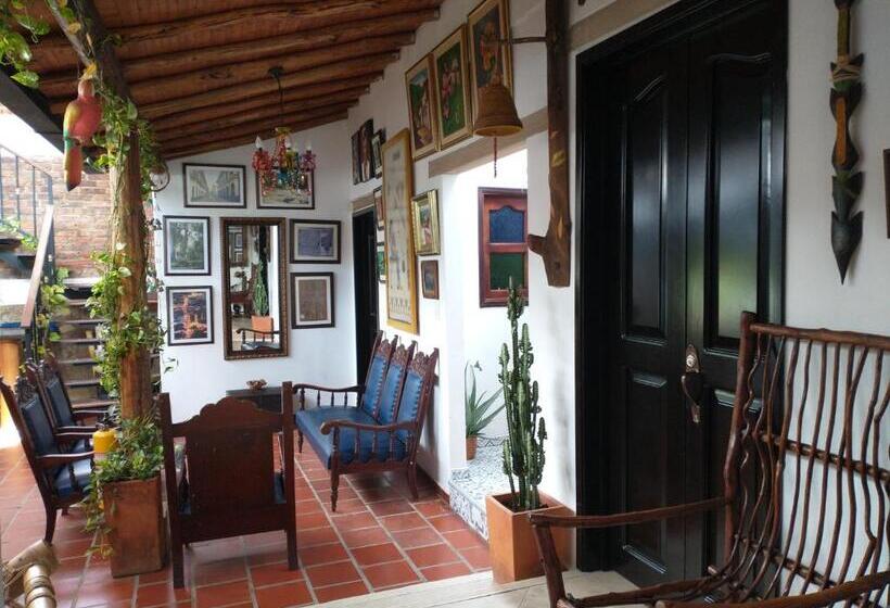 פנסיון Santander Aleman Hostel