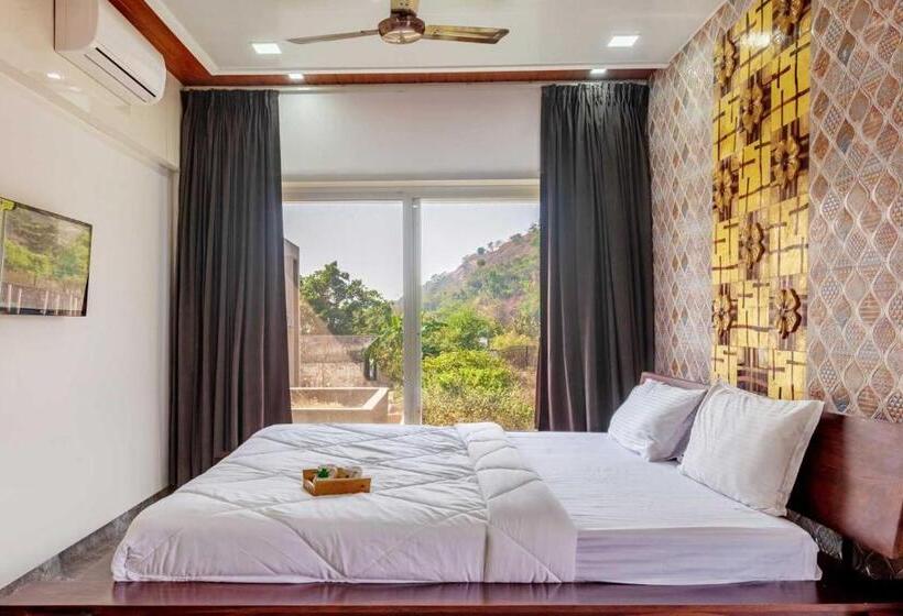 منتجع Ayurkutir Villa By Stayvista   Pool, Gym, And Snooker Table For Your Ultimate Relaxation And Enterta