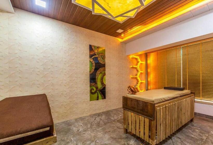 منتجع Ayurkutir Villa By Stayvista   Pool, Gym, And Snooker Table For Your Ultimate Relaxation And Enterta