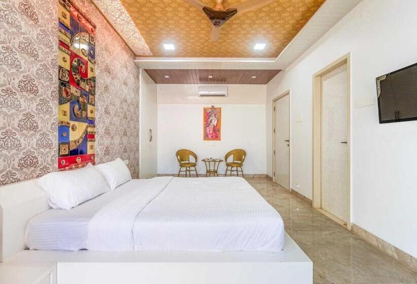 منتجع Ayurkutir Villa By Stayvista   Pool, Gym, And Snooker Table For Your Ultimate Relaxation And Enterta