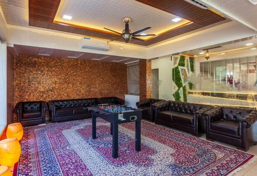 منتجع Ayurkutir Villa By Stayvista   Pool, Gym, And Snooker Table For Your Ultimate Relaxation And Enterta