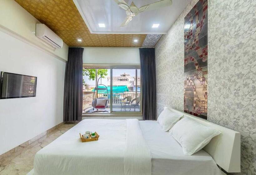 منتجع Ayurkutir Villa By Stayvista   Pool, Gym, And Snooker Table For Your Ultimate Relaxation And Enterta