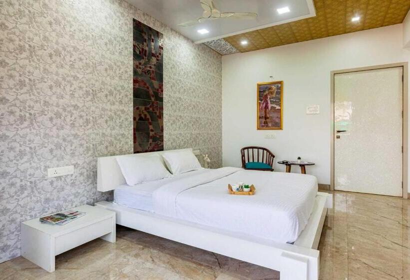 منتجع Ayurkutir Villa By Stayvista   Pool, Gym, And Snooker Table For Your Ultimate Relaxation And Enterta