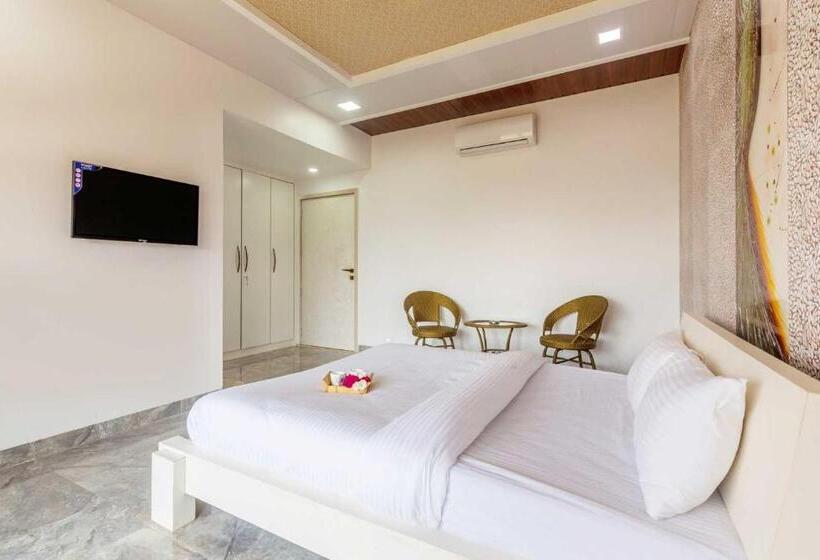 منتجع Ayurkutir Villa By Stayvista   Pool, Gym, And Snooker Table For Your Ultimate Relaxation And Enterta