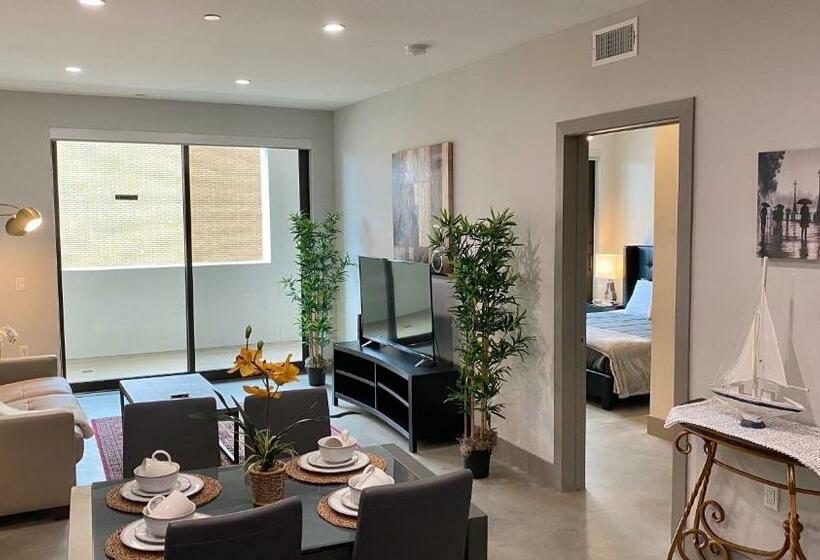 Suitesrus Apart  At Miracle Mile