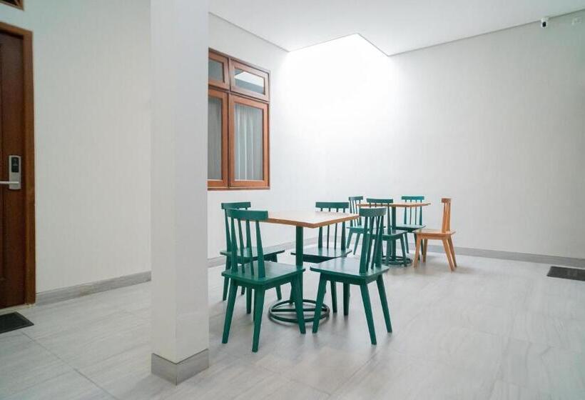 Urbanview Hotel Bubusini Batu By Reddoorz
