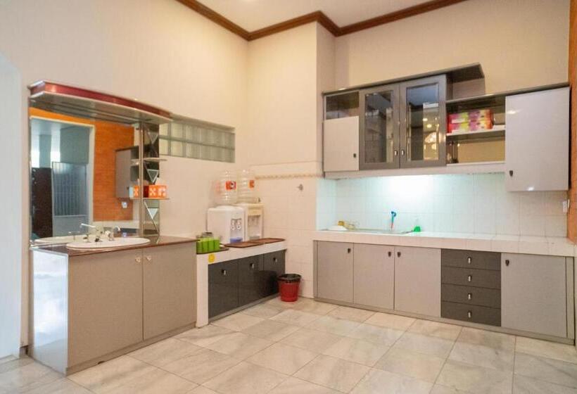 Urbanview Hotel Bubusini Batu By Reddoorz