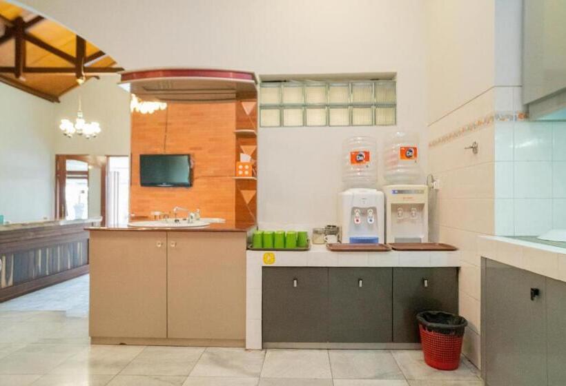 Urbanview Hotel Bubusini Batu By Reddoorz