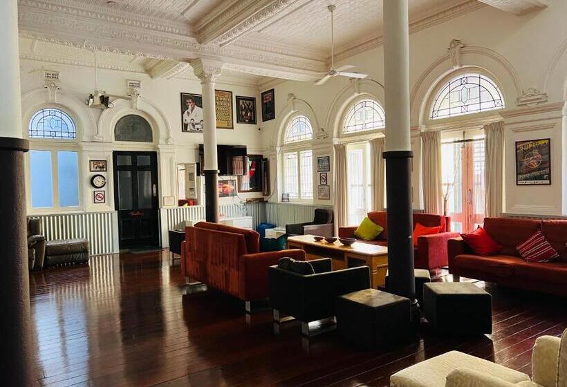 Wallaby Backpackers Hostel Perth   Note   Valid Passport Required To Check In
