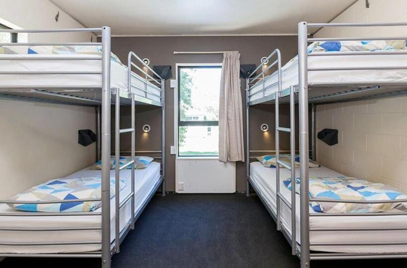 Wallaby Backpackers Hostel Perth   Note   Valid Passport Required To Check In