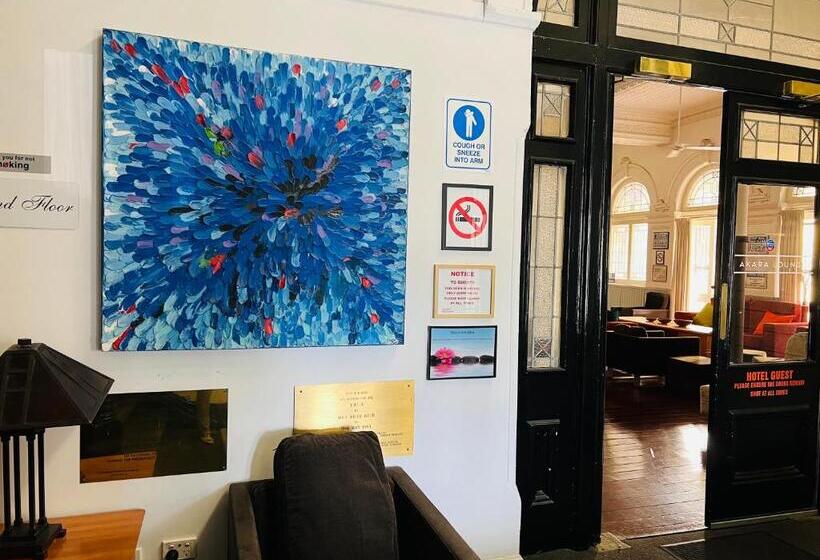 Wallaby Backpackers Hostel Perth   Note   Valid Passport Required To Check In