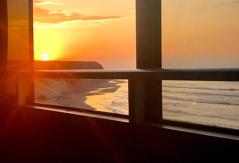 هاستل Surf House Chicama