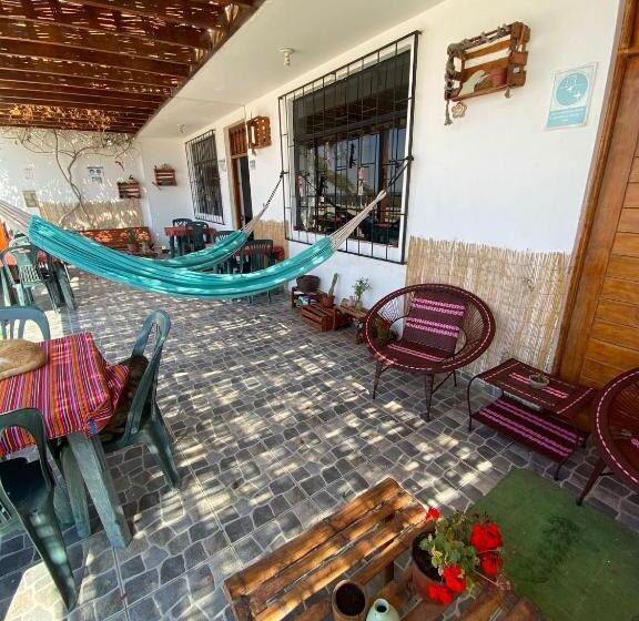 هاستل Surf House Chicama