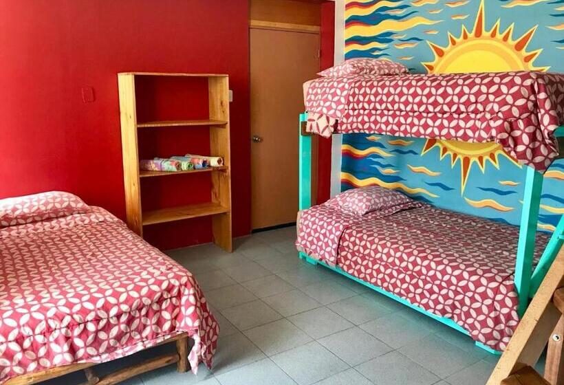 هاستل Surf House Chicama