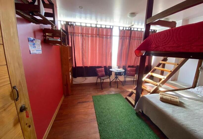 هاستل Surf House Chicama