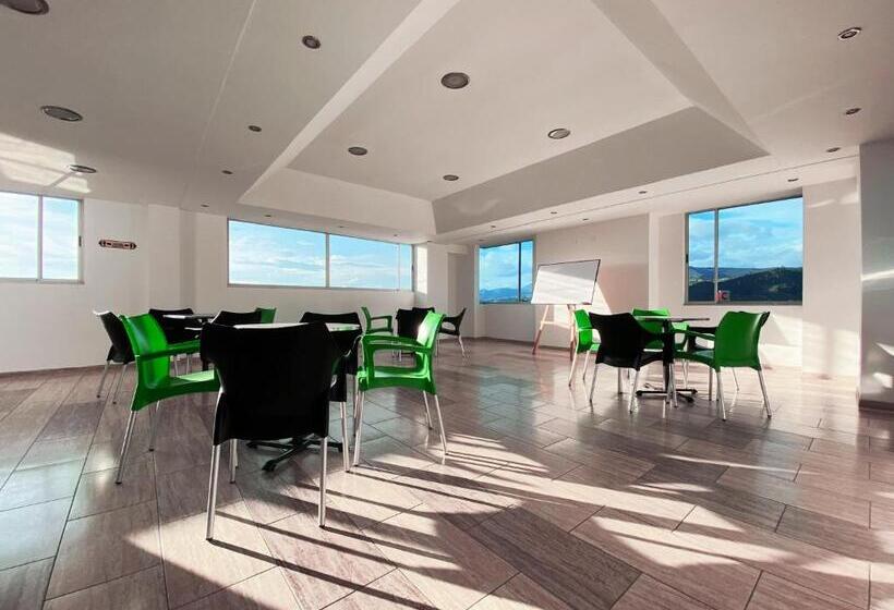 ホテル 3.015 Aquitania