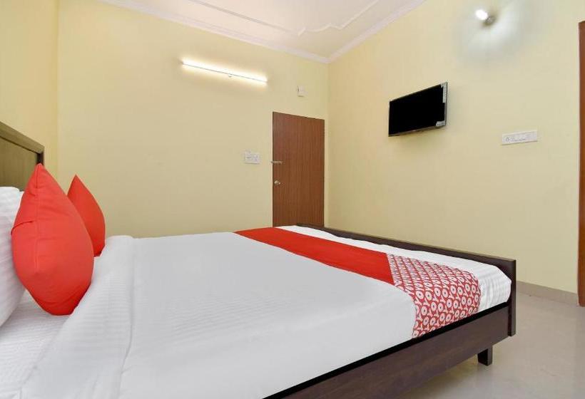 בית מלון כפרי Collection O 77314  Paris