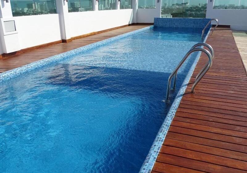 Отель Kavia Plus