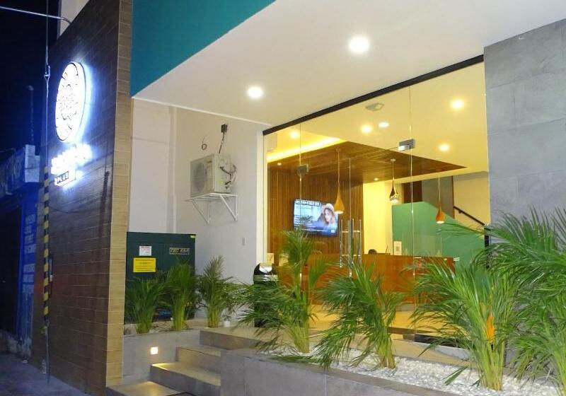 Отель Kavia Plus