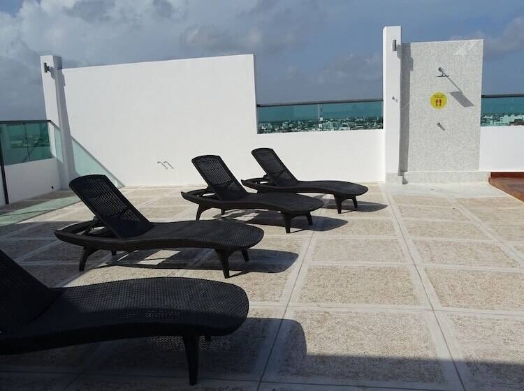 Отель Kavia Plus