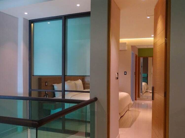 Отель Kavia Plus