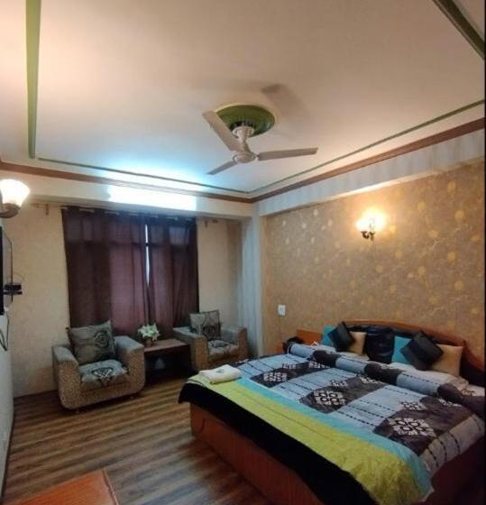 فندق Mehar Srinagar