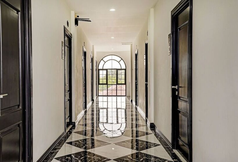 Отель Oyo 90164 La Rissa Residence