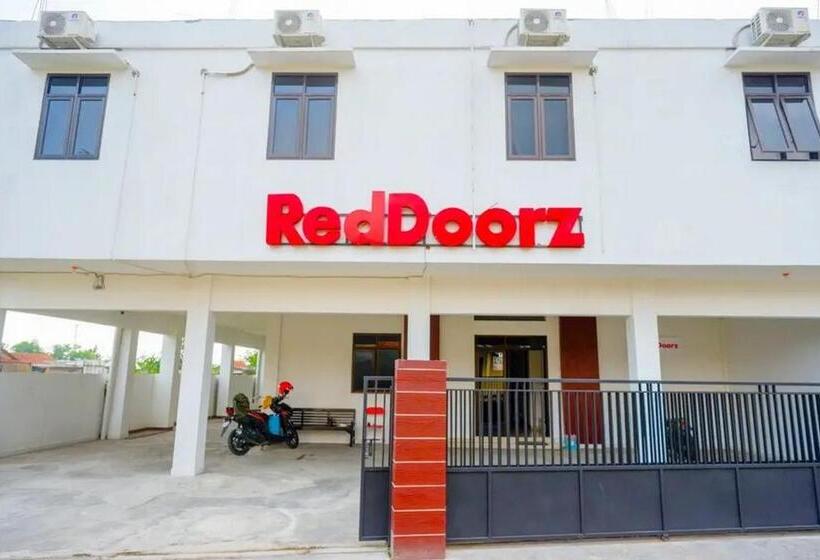 호텔 Reddoorz Syariah Near Universitas Jenderal Soedirman 2
