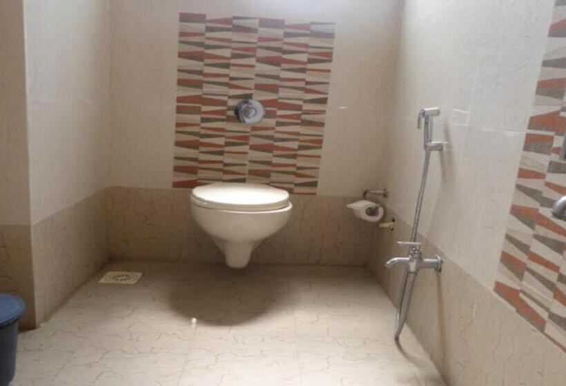 בית מלון כפרי Saiprasad Executive Solapur