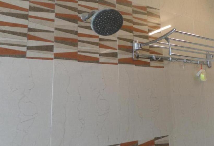 בית מלון כפרי Saiprasad Executive Solapur