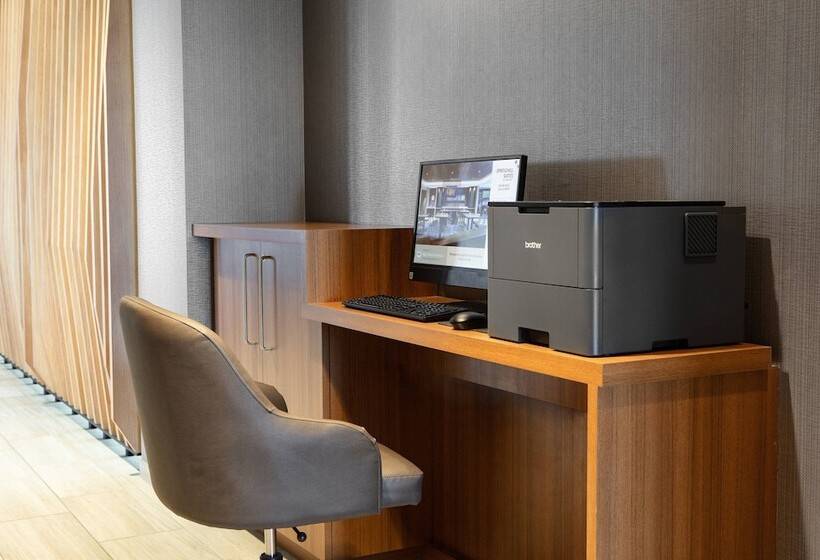 فندق Springhill Suites By Marriott Ames