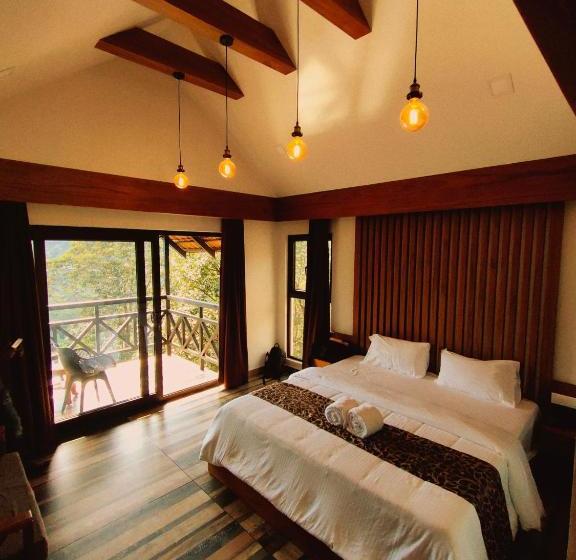 هتل The Wild Trails Munnar Resort