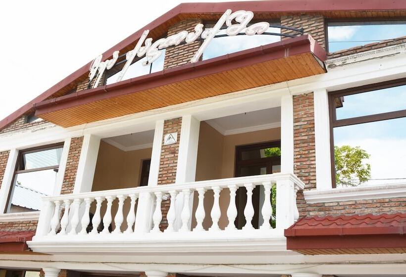 پانسیون Room In Bb Triple Room In Kvareli, Georgia