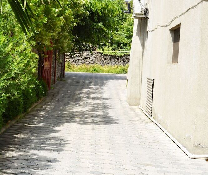 پانسیون Room In Bb Triple Room In Kvareli, Georgia