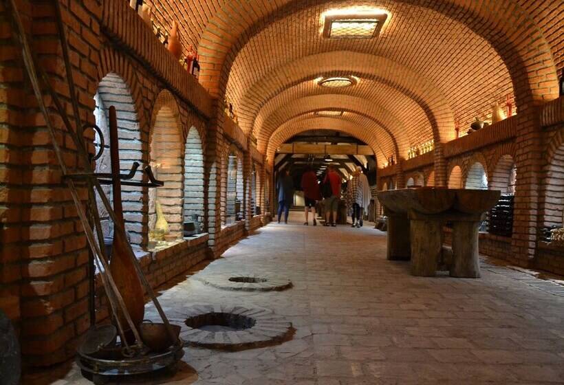 پانسیون Room In Bb Triple Room In Kvareli, Georgia