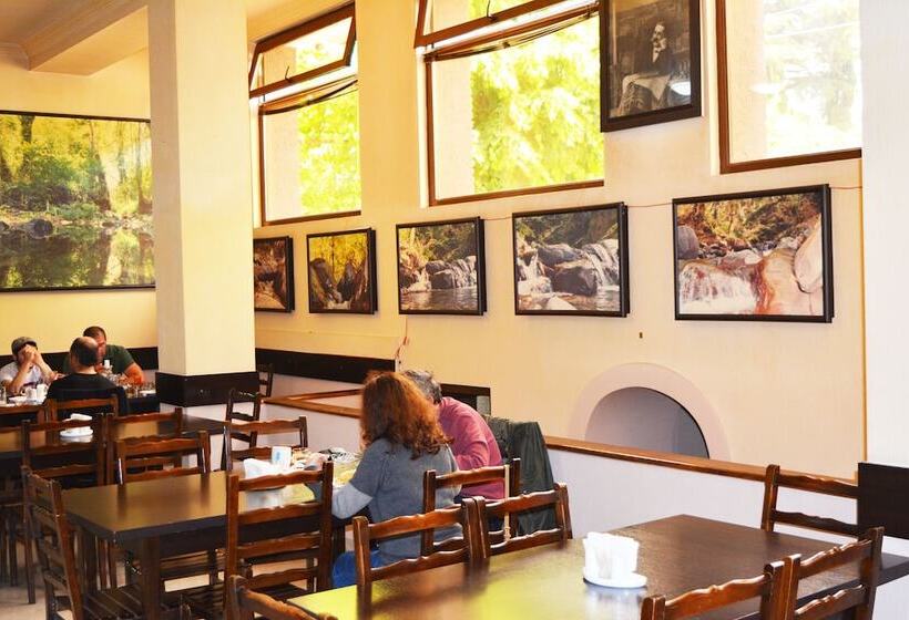 پانسیون Room In Bb Triple Room In Kvareli, Georgia